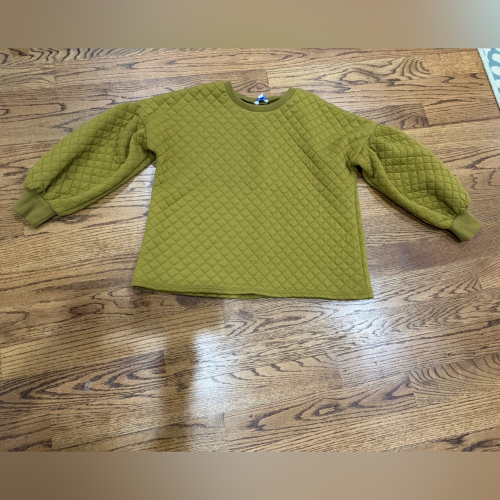 She + Sky Quilted Crewneck Top in Olive